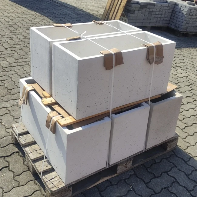 Moderní zahradní betonový květináč 80cm